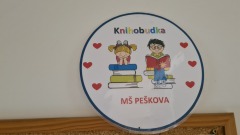 Knihobudka (autor MŠ Peškova)