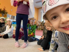 O-dvanácti-měsíčkách-04