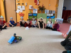 O-dvanácti-měsíčkách-09