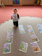 O-dvanácti-měsíčkách-11