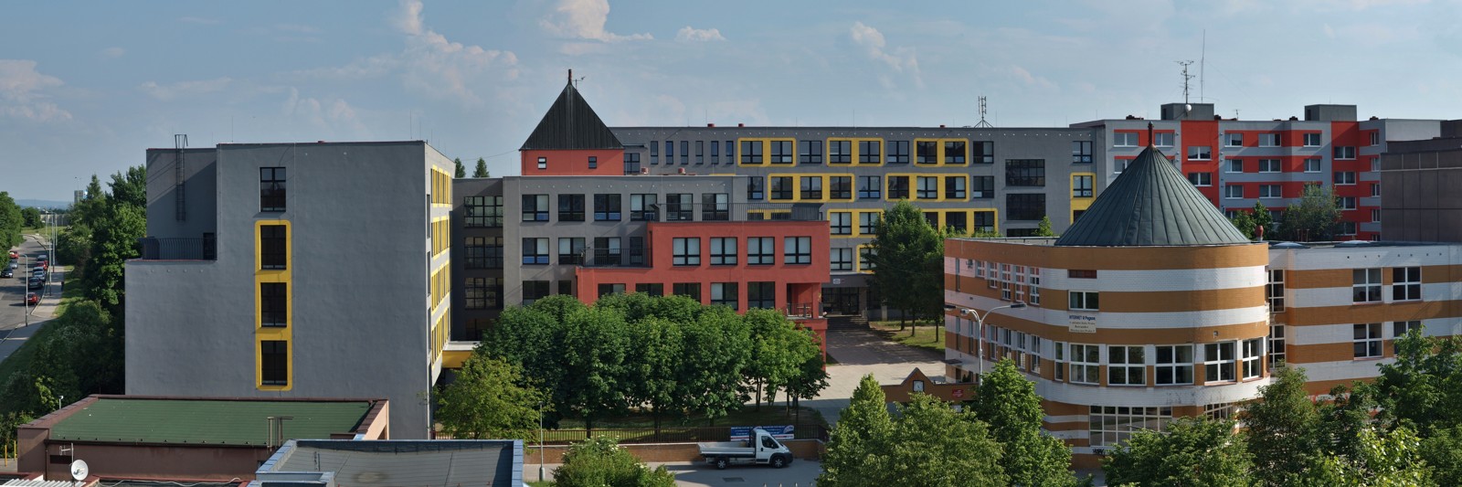 Škola, panorama sever