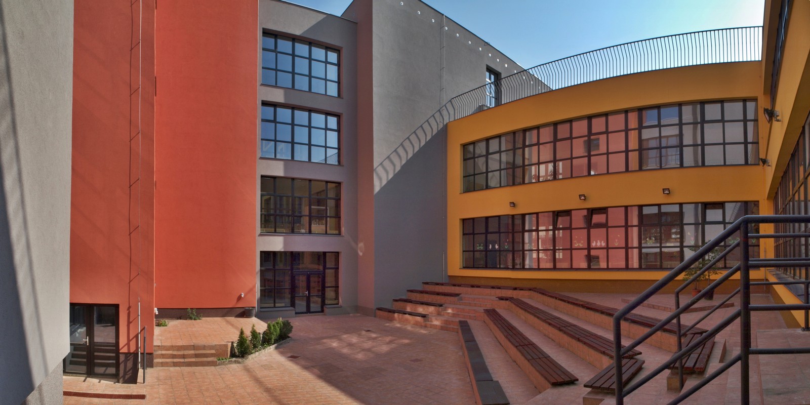 Setkání rodičů-cizinců s vedením školy Škola, panorama atrium